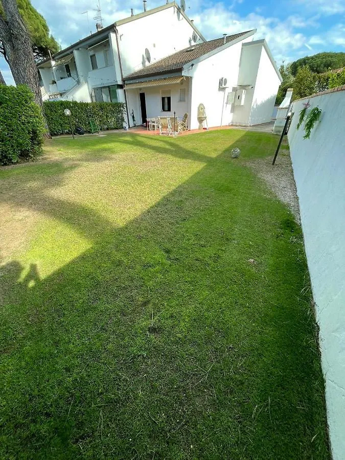Holiday home Casa Gladioli Con Ampio Giardino Villa Tirrenia
